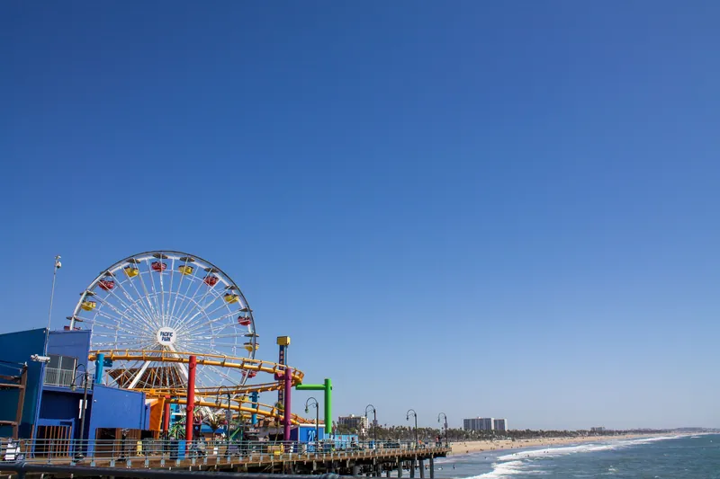 Santa Monica's Independent City and Attractions