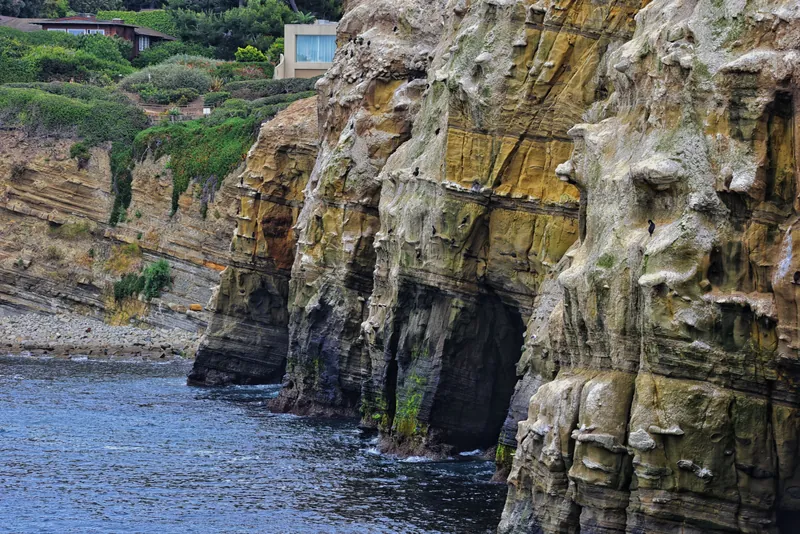 Dramatic sea cliffs overlooking the ocean in La Jolla, San Diego.