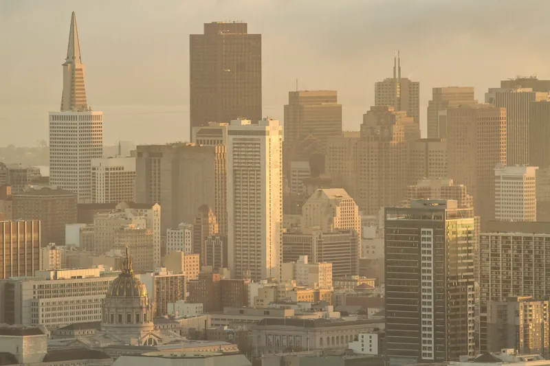 Transamerica Pyramid's Design and Beacon